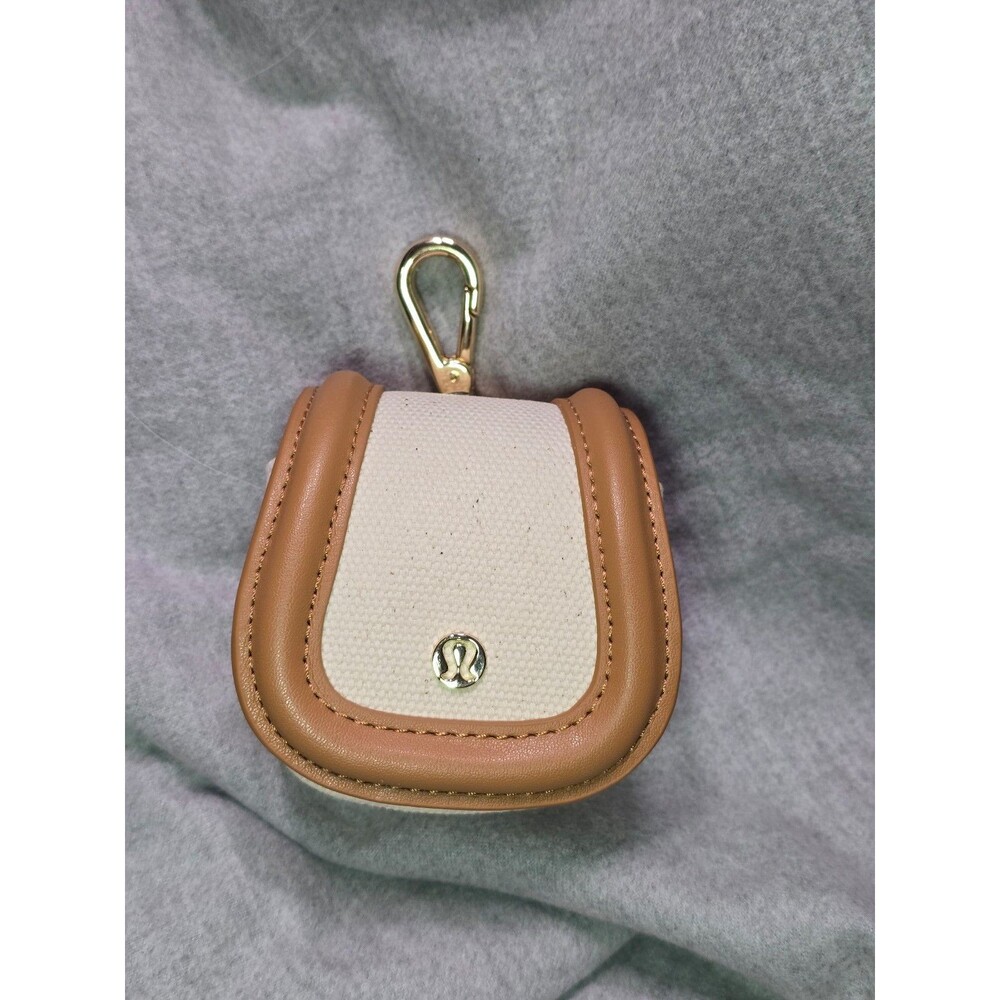 Lululemon canvas clip on